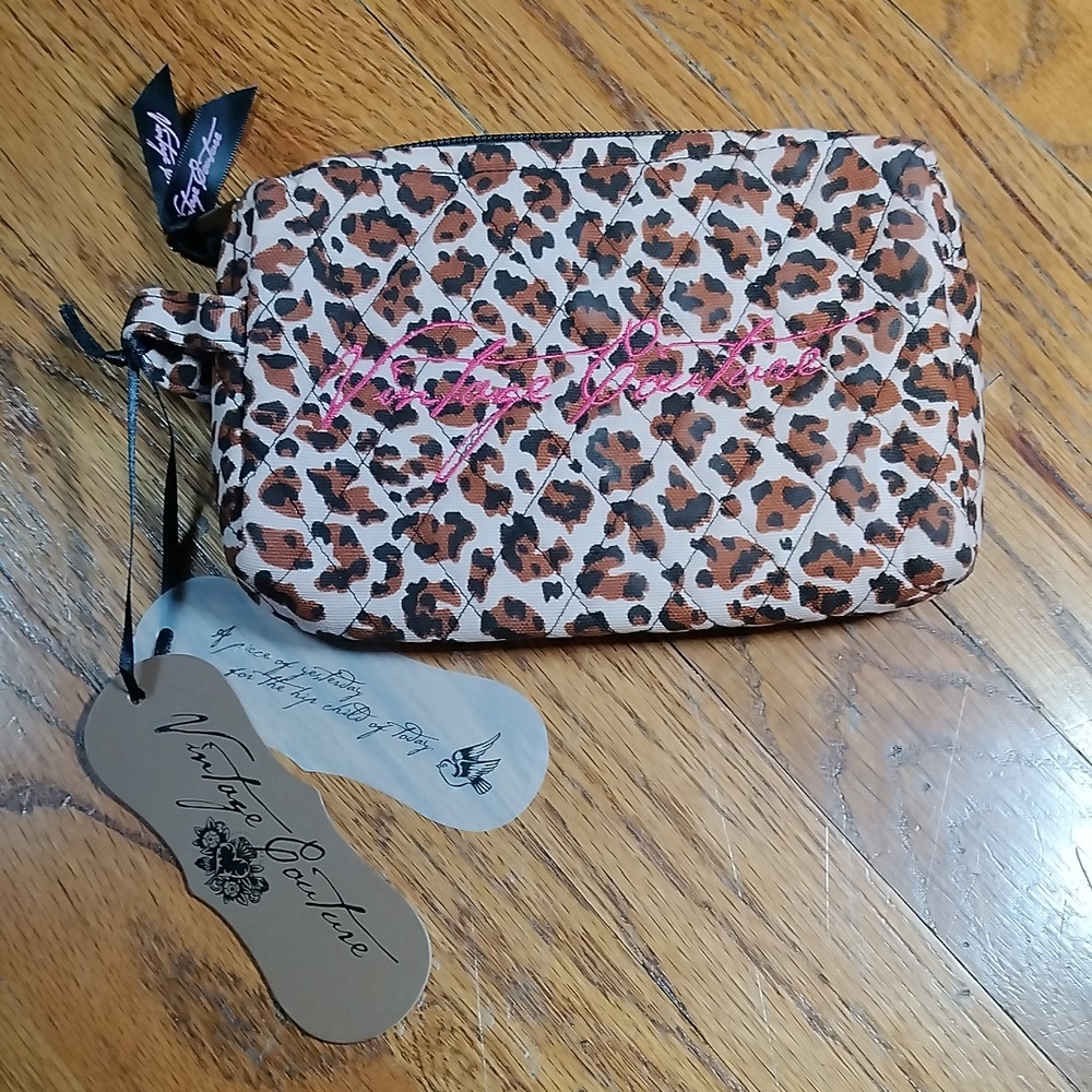Vintage Countour Leopard Print Makeup Bag with Hot Pink Accent and lining NEW